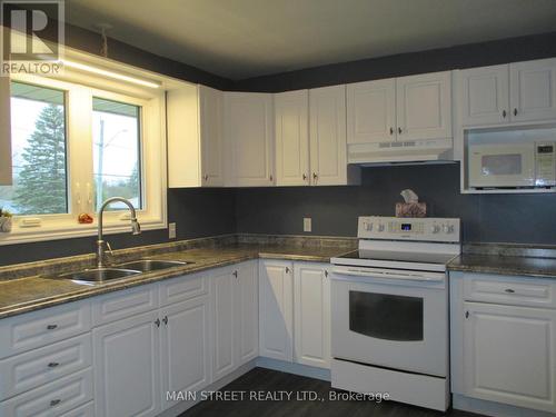 263 Victoria Street, Trent Hills (Campbellford), ON - Indoor Photo Showing Kitchen With Double Sink