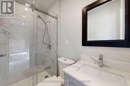147 Garside Avenue S, Hamilton, ON - Indoor Photo Showing Bathroom