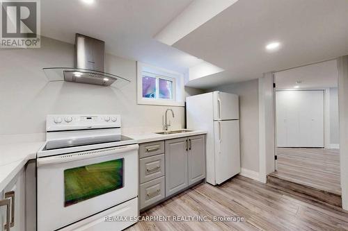 147 Garside Avenue S, Hamilton, ON - Indoor Photo Showing Kitchen