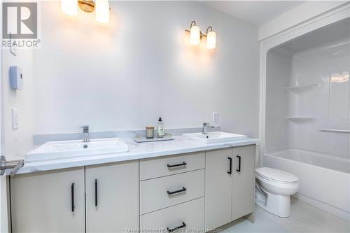 148 Runneymeade, Riverview, NB - Indoor Photo Showing Bathroom