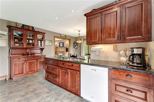 685 Robson Road, Waterdown, ON - Indoor Photo Showing Kitchen With Double Sink