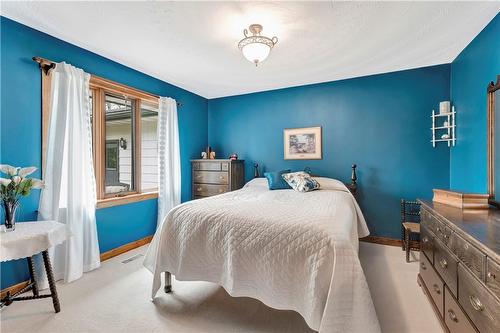 685 Robson Road, Waterdown, ON - Indoor Photo Showing Bedroom