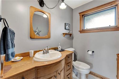 685 Robson Road, Waterdown, ON - Indoor Photo Showing Bathroom