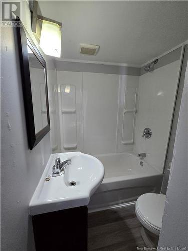 740 Beaconsfield Avenue, Saint John, NB - Indoor Photo Showing Bathroom
