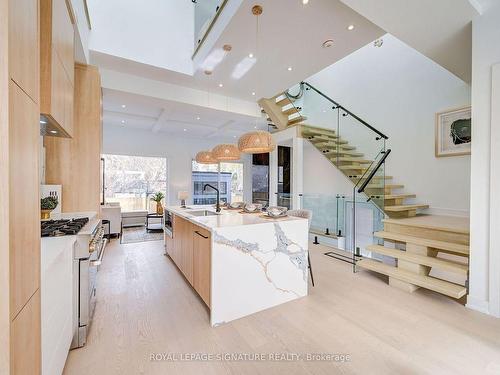 376 O'Connor Dr, Toronto, ON - Indoor Photo Showing Kitchen
