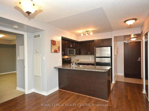 1206-208 Enfield Pl, Mississauga, ON - Indoor Photo Showing Kitchen With Double Sink