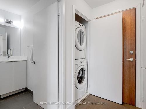 1214-30 Shore Breeze Dr, Toronto, ON - Indoor Photo Showing Laundry Room