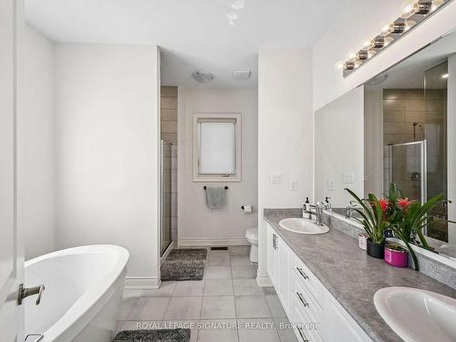 54 Trailbank Gdns, Hamilton, ON - Indoor Photo Showing Bathroom