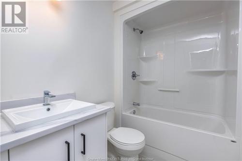 140 Runneymeade, Riverview, NB - Indoor Photo Showing Bathroom
