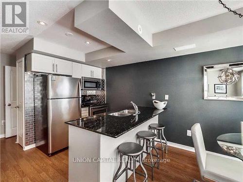 6 - 24 Florence Wyle Lane, Toronto, ON - Indoor Photo Showing Kitchen With Stainless Steel Kitchen With Upgraded Kitchen