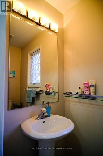 137 Hibbard Drive, Ajax, ON - Indoor Photo Showing Bathroom