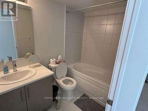 14 - 3409 Ridgeway Drive, Mississauga, ON - Indoor Photo Showing Bathroom