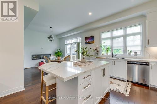 2131 Royal Gala Circle, Mississauga, ON - Indoor Photo Showing Kitchen With Upgraded Kitchen