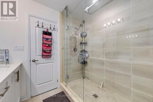 2131 Royal Gala Circle, Mississauga, ON - Indoor Photo Showing Bathroom