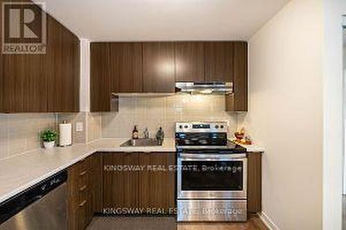 Unit 12 - 70 Orchid Place Drive, Toronto, ON - Indoor Photo Showing Kitchen With Upgraded Kitchen