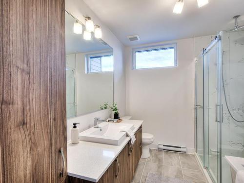 Salle de bains - 17275 Rue Jacques-Cartier, Mirabel, QC - Indoor Photo Showing Bathroom