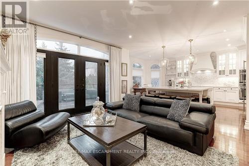 2214 Hampstead Road, Oakville, ON - Indoor Photo Showing Living Room