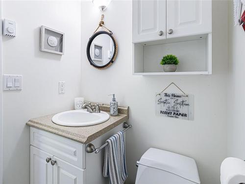64 Bald Eagle Cres, Bowser, BC - Indoor Photo Showing Bathroom