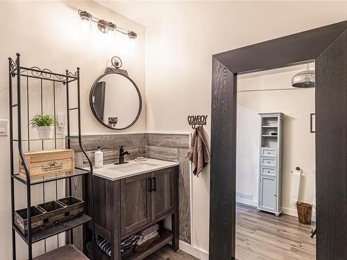 64 Bald Eagle Cres, Bowser, BC - Indoor Photo Showing Bathroom