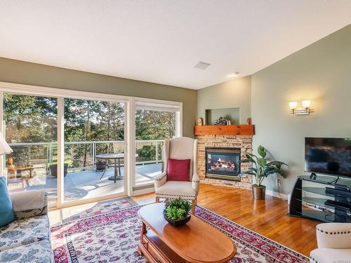 3615 Collingwood Dr, Nanoose Bay, BC - Indoor Photo Showing Living Room With Fireplace