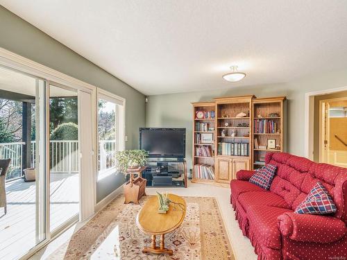 3615 Collingwood Dr, Nanoose Bay, BC - Indoor Photo Showing Living Room