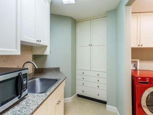 3615 Collingwood Dr, Nanoose Bay, BC - Indoor Photo Showing Laundry Room
