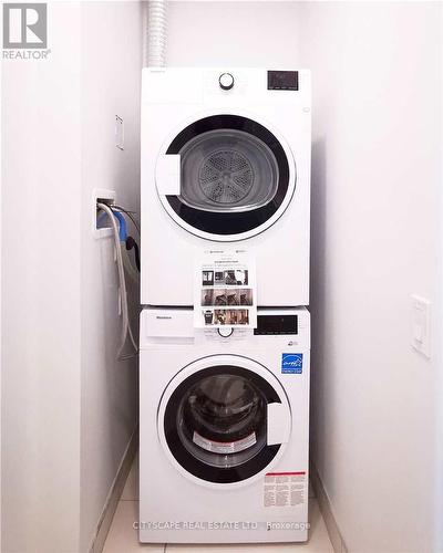 2508 - 898 Portage Parkway, Vaughan, ON - Indoor Photo Showing Laundry Room