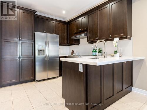 110 White Spruce Crescent, Vaughan, ON - Indoor Photo Showing Kitchen