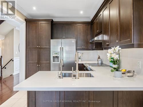 110 White Spruce Crescent, Vaughan, ON - Indoor Photo Showing Kitchen With Upgraded Kitchen