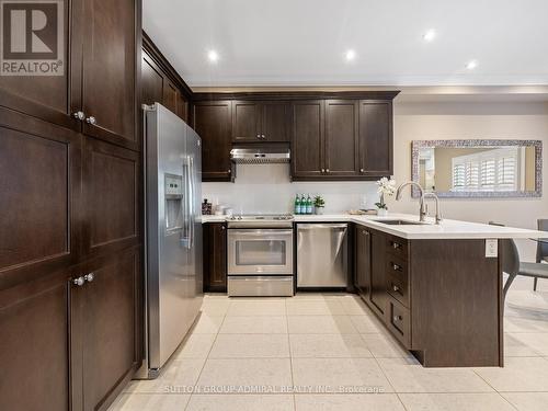 110 White Spruce Crescent, Vaughan, ON - Indoor Photo Showing Kitchen