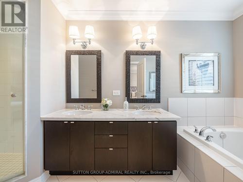 110 White Spruce Crescent, Vaughan, ON - Indoor Photo Showing Bathroom