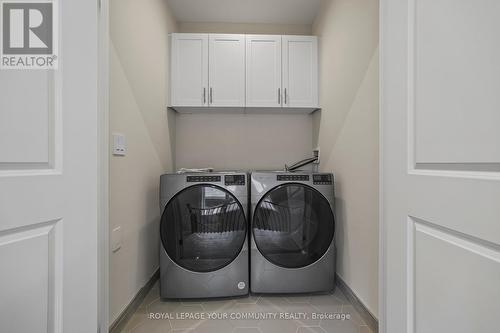 120 Lewis Honey Drive, Aurora, ON - Indoor Photo Showing Laundry Room