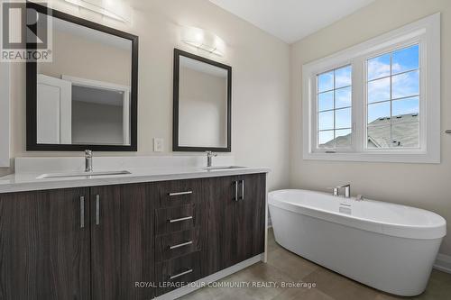 120 Lewis Honey Drive, Aurora, ON - Indoor Photo Showing Bathroom