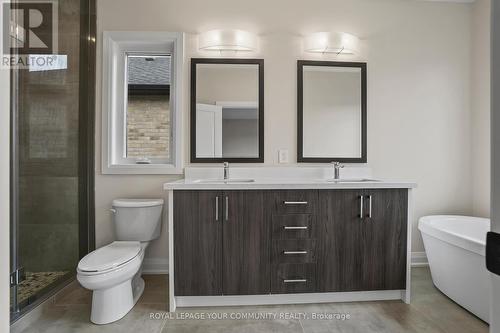 120 Lewis Honey Drive, Aurora, ON - Indoor Photo Showing Bathroom