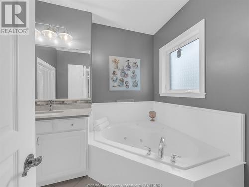 198 Ellison Avenue, Leamington, ON - Indoor Photo Showing Bathroom
