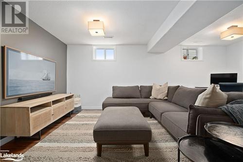 2 Mason Road, Collingwood, ON - Indoor Photo Showing Living Room