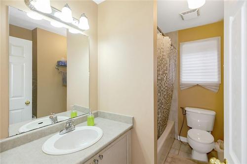 86 Benziger Lane, Stoney Creek, ON - Indoor Photo Showing Bathroom