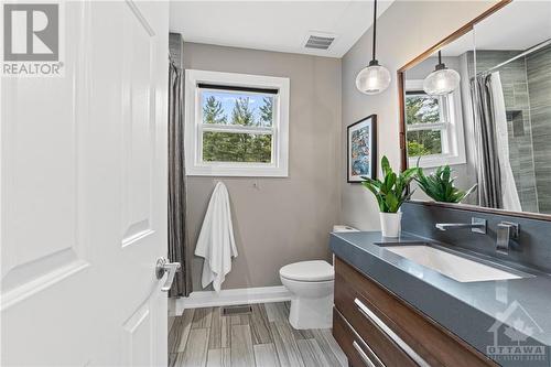 125 Inniskillin Drive, Ottawa, ON - Indoor Photo Showing Bathroom