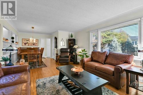 419 St Lawrence Street, Prescott, ON - Indoor Photo Showing Living Room