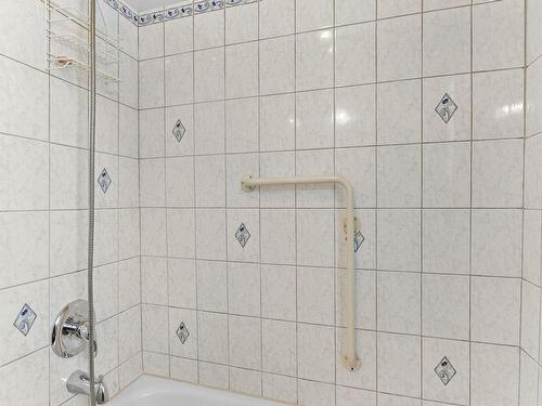 Bathroom - 23 Rue Yvon-Provost, Salaberry-De-Valleyfield, QC - Indoor Photo Showing Bathroom