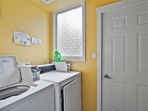 1022 Pemberton Rd, Victoria, BC - Indoor Photo Showing Laundry Room