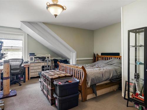 1022 Pemberton Rd, Victoria, BC - Indoor Photo Showing Bedroom