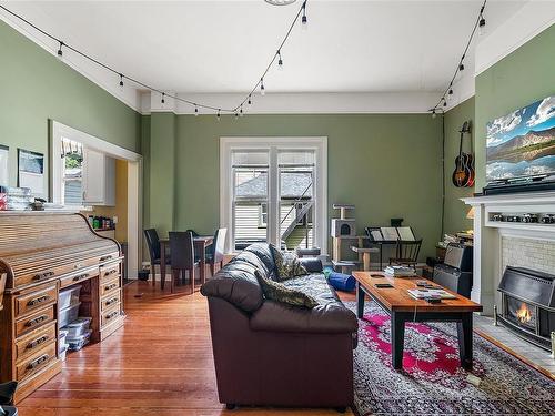 1022 Pemberton Rd, Victoria, BC - Indoor Photo Showing Living Room With Fireplace