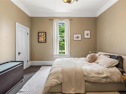 1022 Pemberton Rd, Victoria, BC - Indoor Photo Showing Bedroom