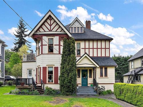 1022 Pemberton Rd, Victoria, BC - Outdoor With Facade