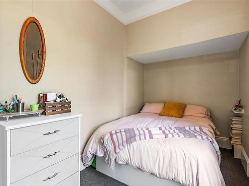 1022 Pemberton Rd, Victoria, BC - Indoor Photo Showing Bedroom