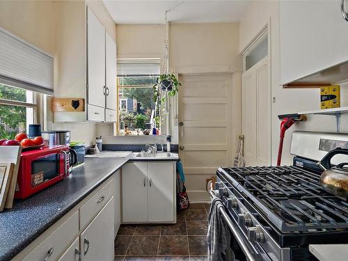 1022 Pemberton Rd, Victoria, BC - Indoor Photo Showing Kitchen