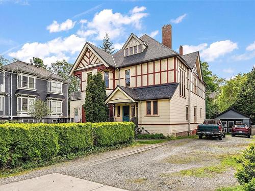 1022 Pemberton Rd, Victoria, BC - Outdoor With Facade