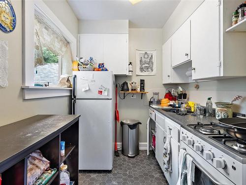 1022 Pemberton Rd, Victoria, BC - Indoor Photo Showing Kitchen