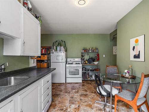 1022 Pemberton Rd, Victoria, BC - Indoor Photo Showing Kitchen